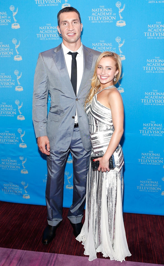 Men uning telefonimga ogzaki jinsiy aloqa qilishini tasvirga oldim. Mushuk porno